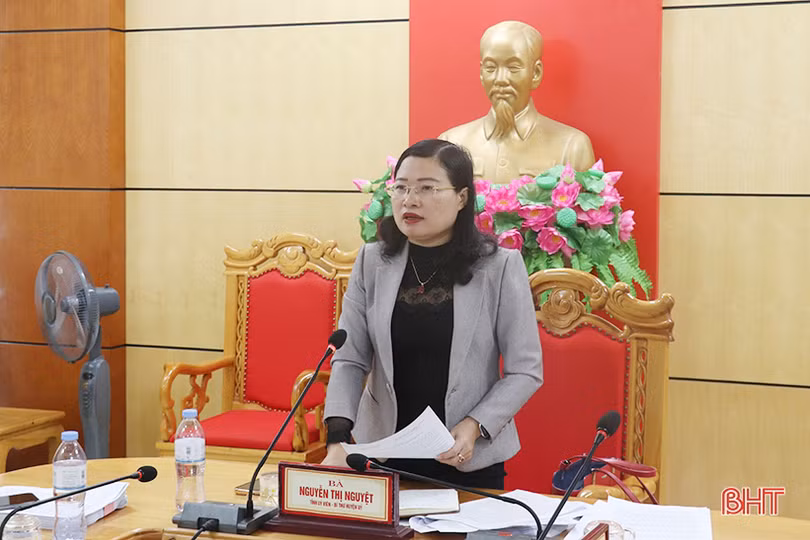 Tổ đại biểu HĐND tỉnh bầu tại Thạch Hà thảo luận các nội dung trình Kỳ họp thứ 11