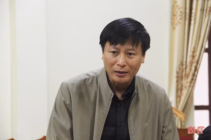 Các tổ đại biểu HĐND tỉnh thảo luận các báo cáo, tờ trình, dự thảo nghị quyết trình Kỳ họp thứ 11