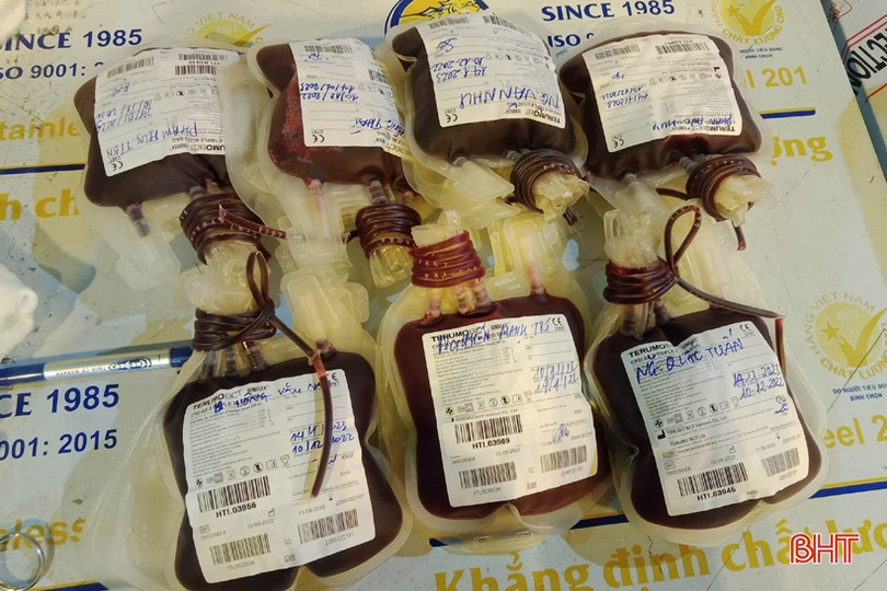 Công ty Điện lực Hà Tĩnh hiến tặng 100 đơn vị máu trong “Tuần lễ hồng EVN”