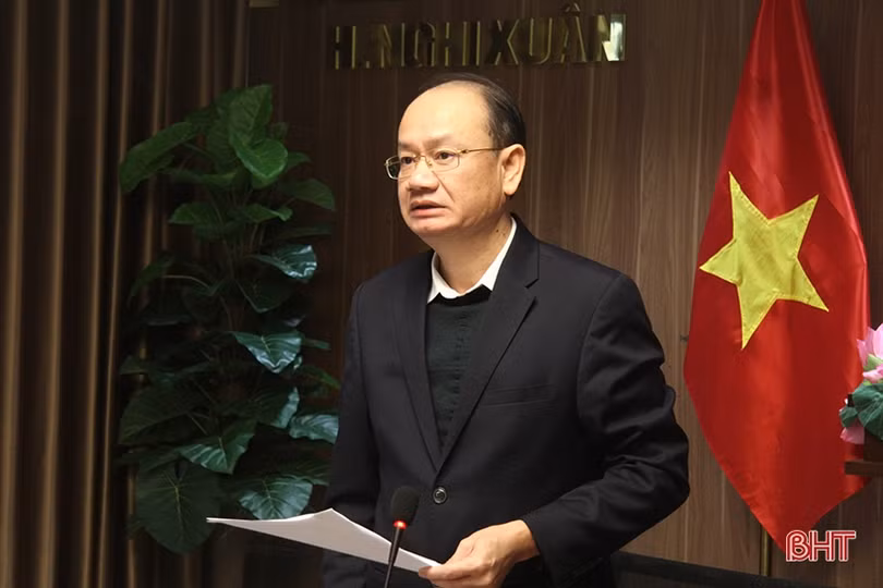 Các tổ đại biểu HĐND tỉnh thảo luận các báo cáo, tờ trình, dự thảo nghị quyết trình Kỳ họp thứ 11