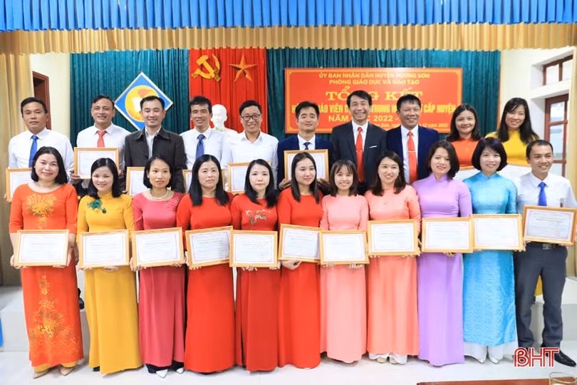 Hương Sơn công nhận 103 giáo viên THCS là giáo viên giỏi cấp huyện