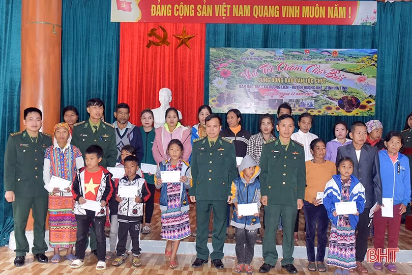 Bà con dân tộc Chứt vui Tết Chăm Cha Bới