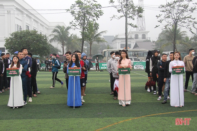 14 đội tranh tài Giải Bóng đá Giáng sinh lần thứ 3 huyện Nghi Xuân