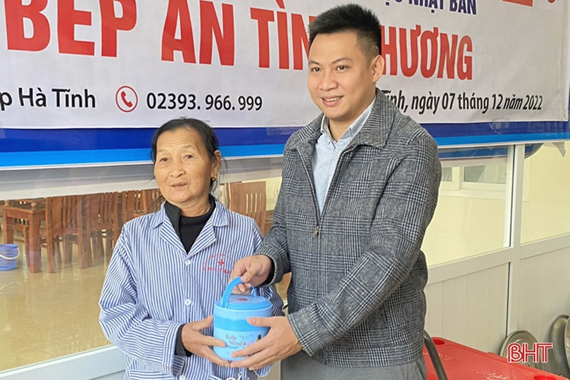 Trao gần 1.000 suất ăn cho bệnh nhân và người nhà tại BVĐK tỉnh Hà Tĩnh