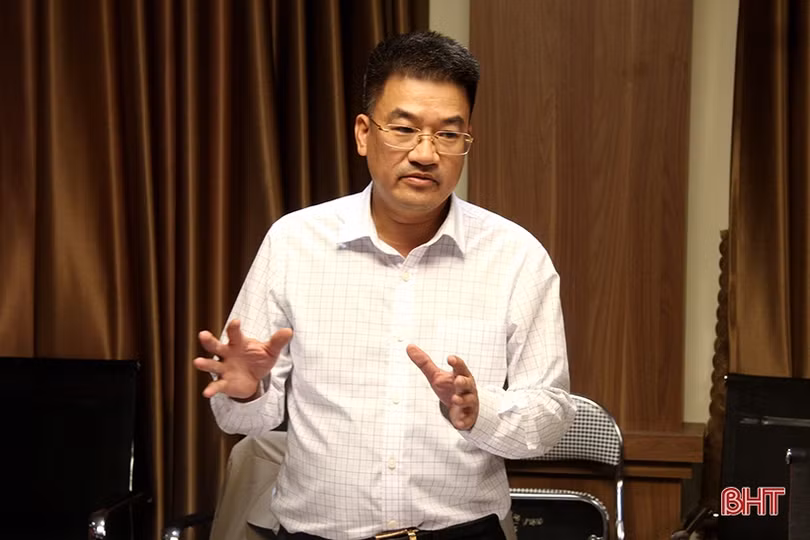 Các tổ đại biểu HĐND tỉnh thảo luận các báo cáo, tờ trình, dự thảo nghị quyết trình Kỳ họp thứ 11