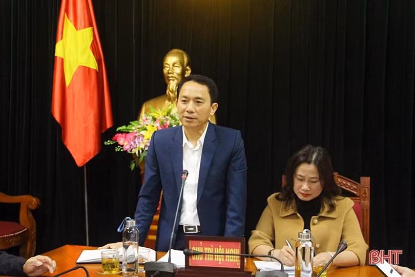 Các tổ đại biểu HĐND tỉnh thảo luận các báo cáo, tờ trình, dự thảo nghị quyết trình Kỳ họp thứ 11