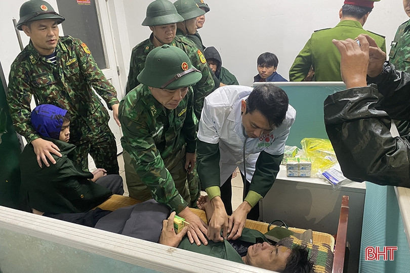 Hà Tĩnh: Cứu sống thành công 7 ngư dân gặp nạn trên biển