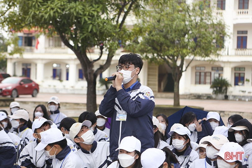 Gần 1.400 học sinh Lộc Hà tìm hiểu về chủ quyền biển đảo Tổ quốc