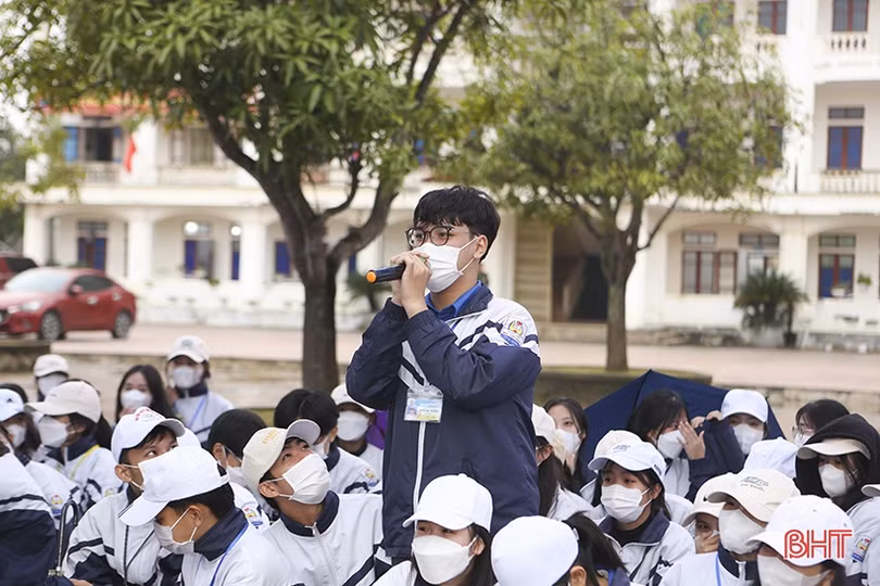 Gần 1.400 học sinh Lộc Hà tìm hiểu về chủ quyền biển đảo Tổ quốc