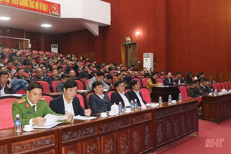 Lãnh đạo huyện Nghi Xuân đối thoại với Nhân dân