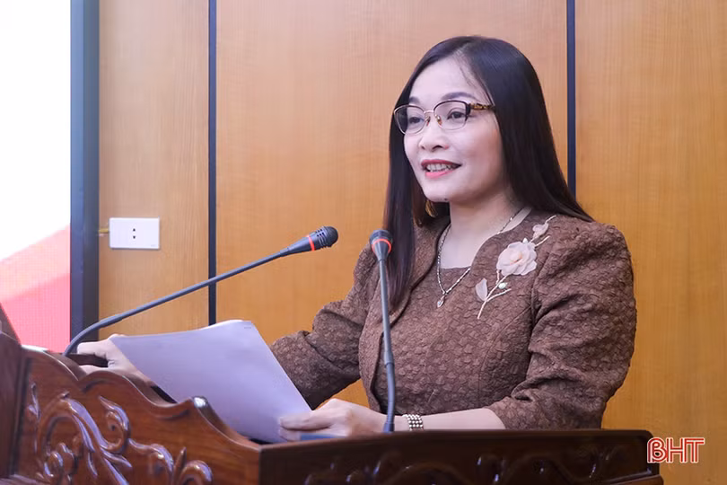 Các tổ đại biểu HĐND tỉnh thảo luận các báo cáo, tờ trình, dự thảo nghị quyết trình Kỳ họp thứ 11