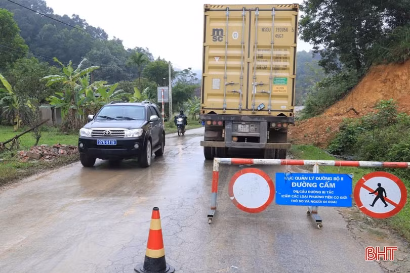 Cận cảnh tình hình sạt lở đất tại khu vực Cửa khẩu quốc tế Cầu Treo