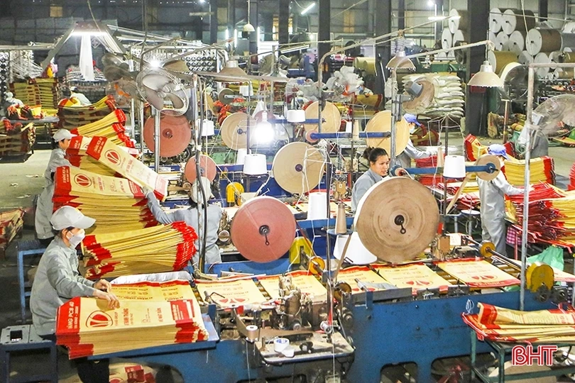 Tháng 12 rộn ràng về đích...