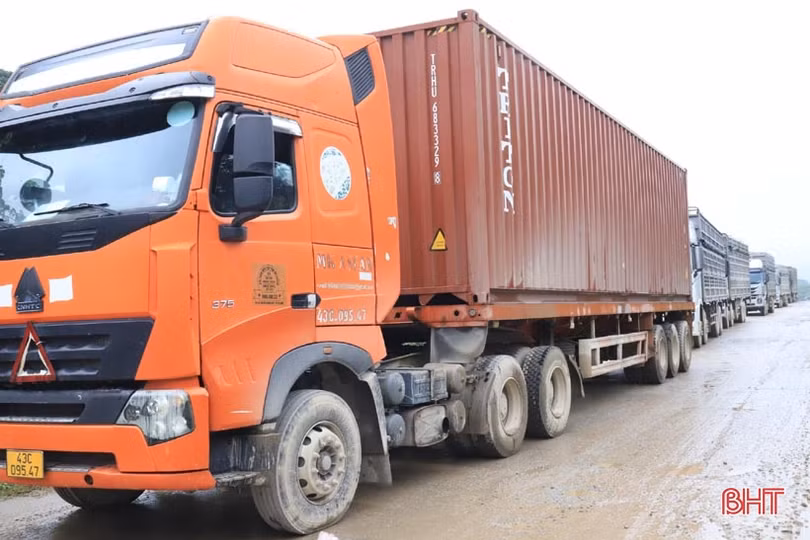 Cận cảnh tình hình sạt lở đất tại khu vực Cửa khẩu quốc tế Cầu Treo