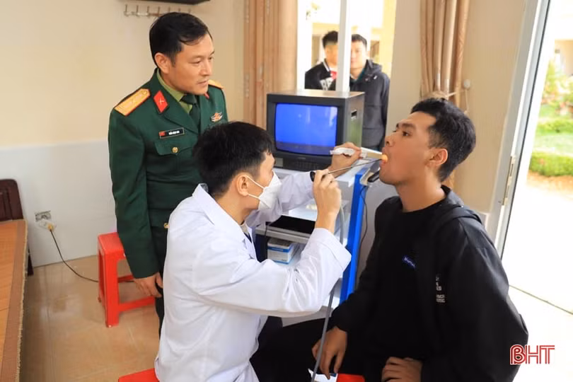 480 thanh niên Hương Sơn tham gia khám tuyển nghĩa vụ quân sự