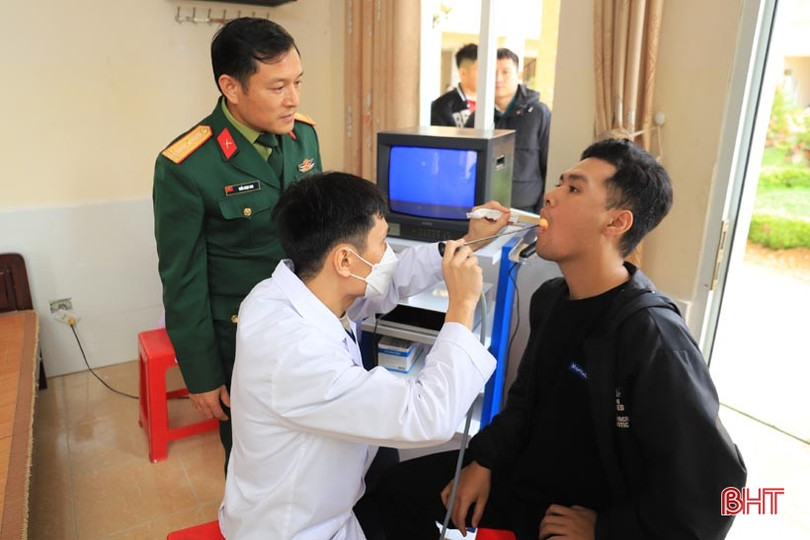 480 thanh niên Hương Sơn tham gia khám tuyển nghĩa vụ quân sự