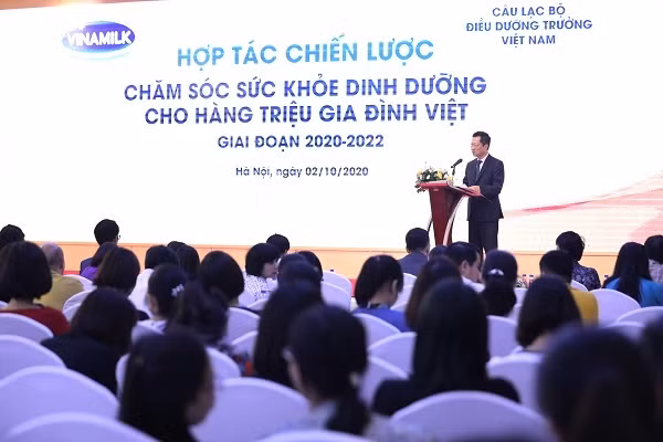 Gần 150 điều dưỡng và nhân viên y tế tham gia lớp tập huấn truyền thông sức khỏe về dinh dưỡng