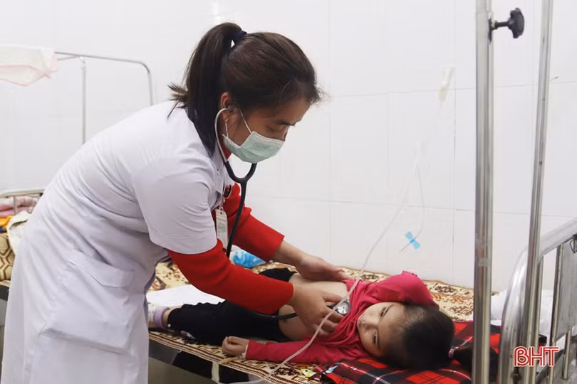 Hà Tĩnh vừa chuyển rét, trẻ nhập viện đã gia tăng