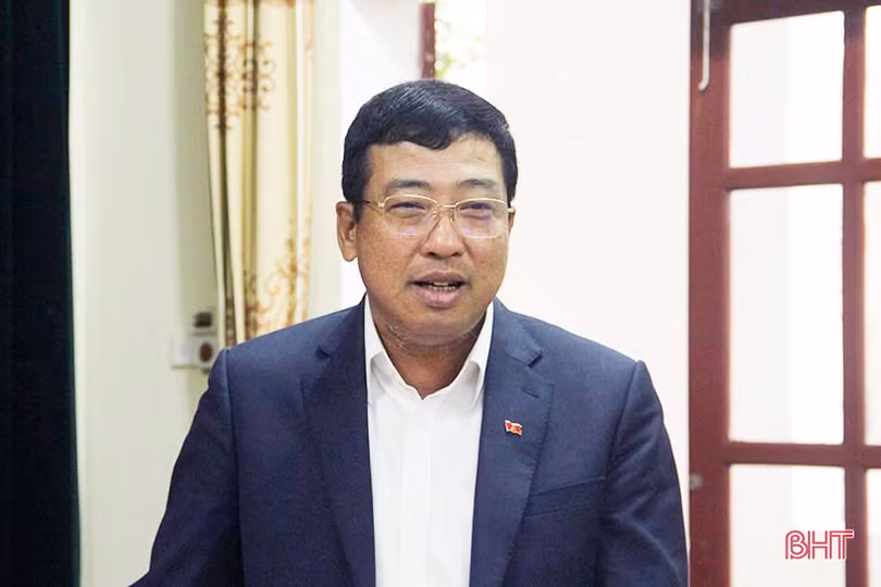 Các tổ đại biểu HĐND tỉnh thảo luận các báo cáo, tờ trình, dự thảo nghị quyết trình Kỳ họp thứ 11