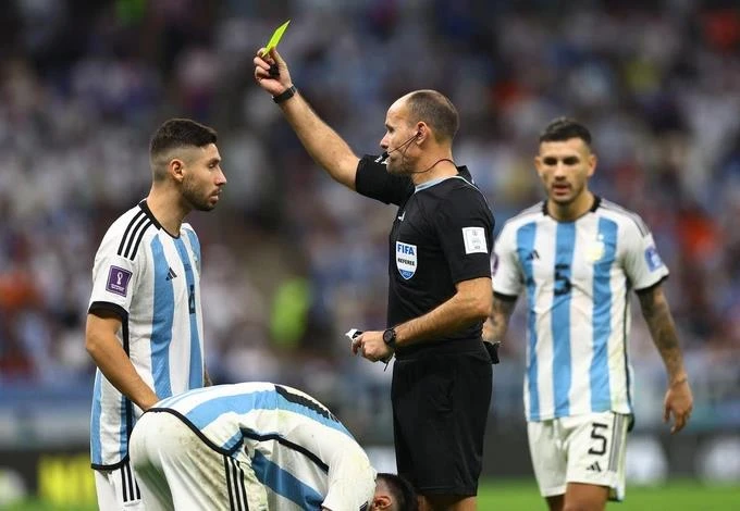 Lý do Messi và nhiều cầu thủ Argentina được xóa thẻ sau trận gặp Hà Lan