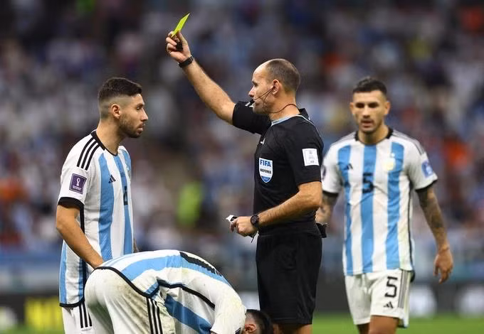 Lý do Messi và nhiều cầu thủ Argentina được xóa thẻ sau trận gặp Hà Lan