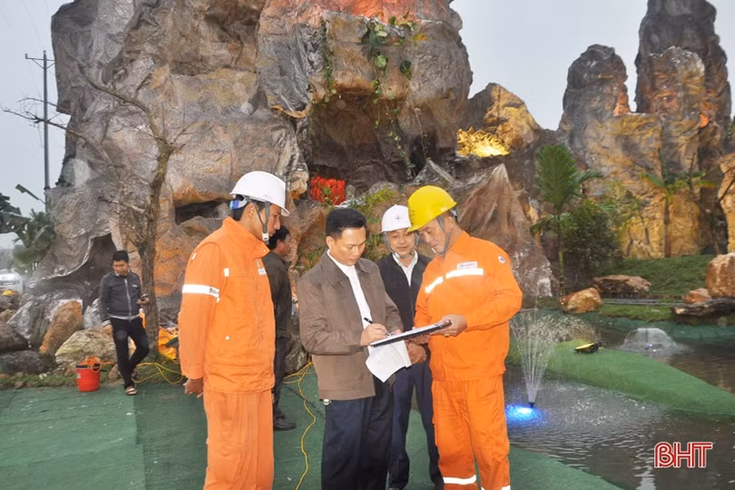 Ngành Điện Hà Tĩnh chủ động nguồn cấp, đảm bảo an toàn dịp lễ Noel