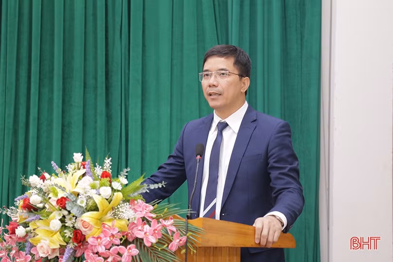 Kiên quyết xử lý tình trạng “xe dù bến cóc”, “xe trá hình tuyến cố định” ở Hà Tĩnh