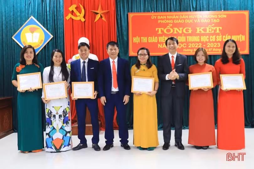 Hương Sơn công nhận 103 giáo viên THCS là giáo viên giỏi cấp huyện