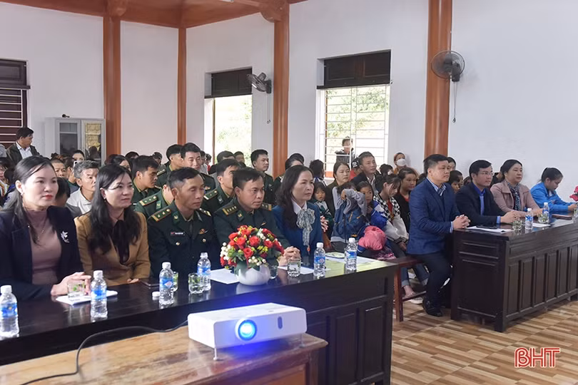 Bà con dân tộc Chứt vui Tết Chăm Cha Bới