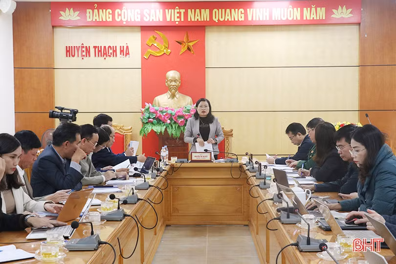 Tổ đại biểu HĐND tỉnh bầu tại Thạch Hà thảo luận các nội dung trình Kỳ họp thứ 11