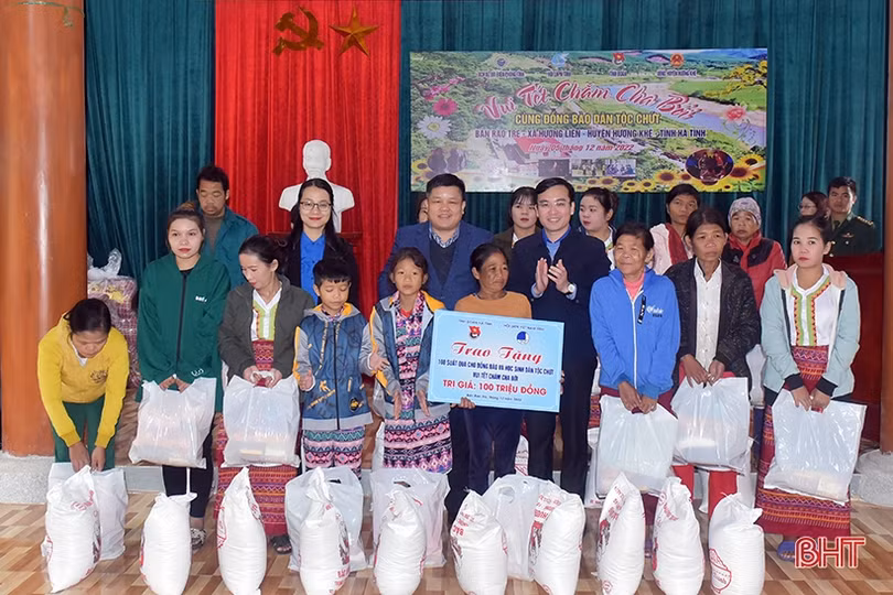 Bà con dân tộc Chứt vui Tết Chăm Cha Bới