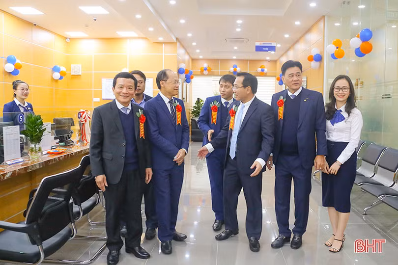 Ngân hàng Bưu điện Liên Việt Chi nhánh Hà Tĩnh khai trương trụ sở mới