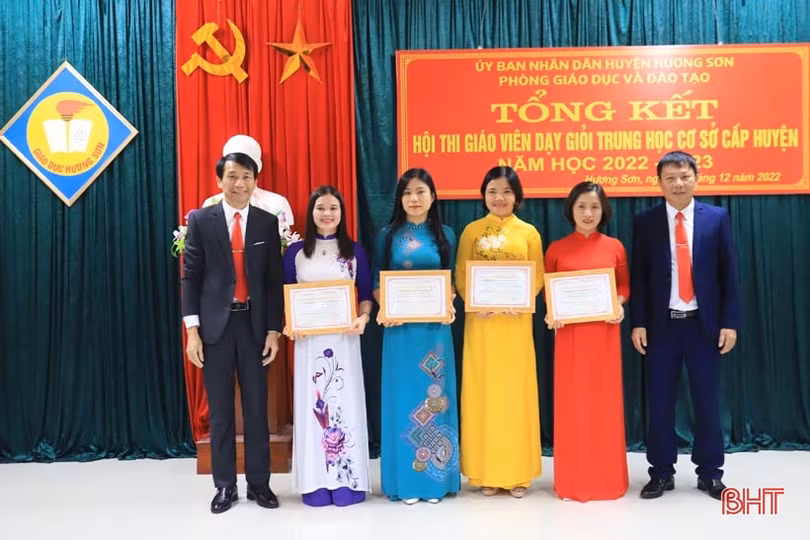 Hương Sơn công nhận 103 giáo viên THCS là giáo viên giỏi cấp huyện