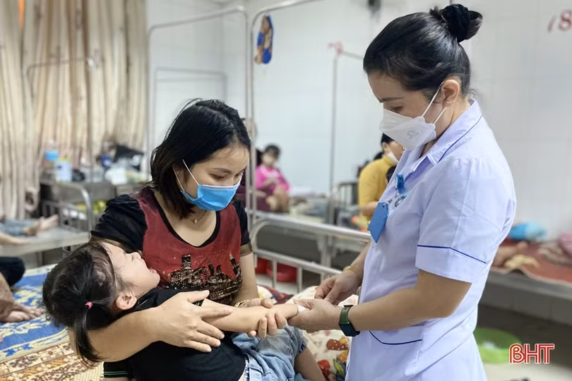Hà Tĩnh vừa chuyển rét, trẻ nhập viện đã gia tăng