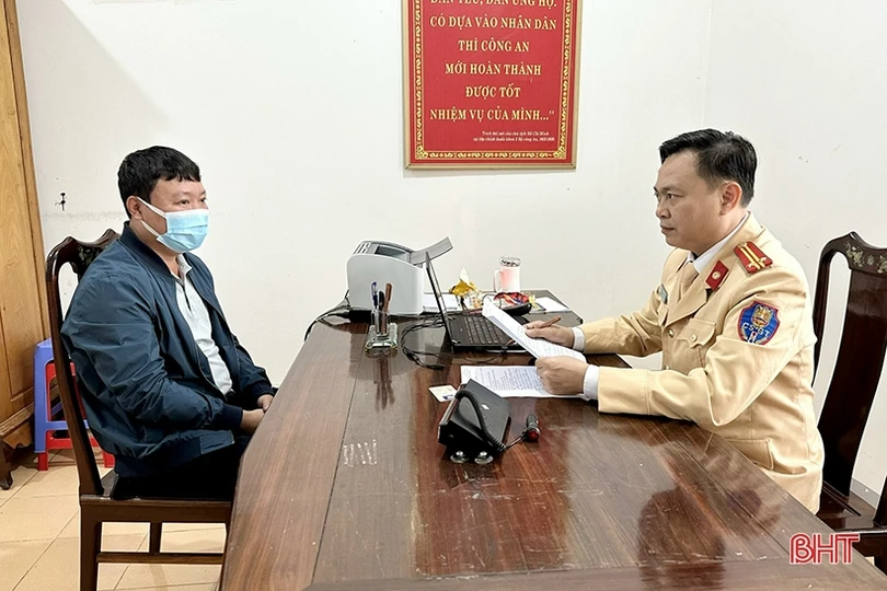 Tài xế Land Cruiser ở Hà Tĩnh tự ý lắp đặt đèn xe ưu tiên