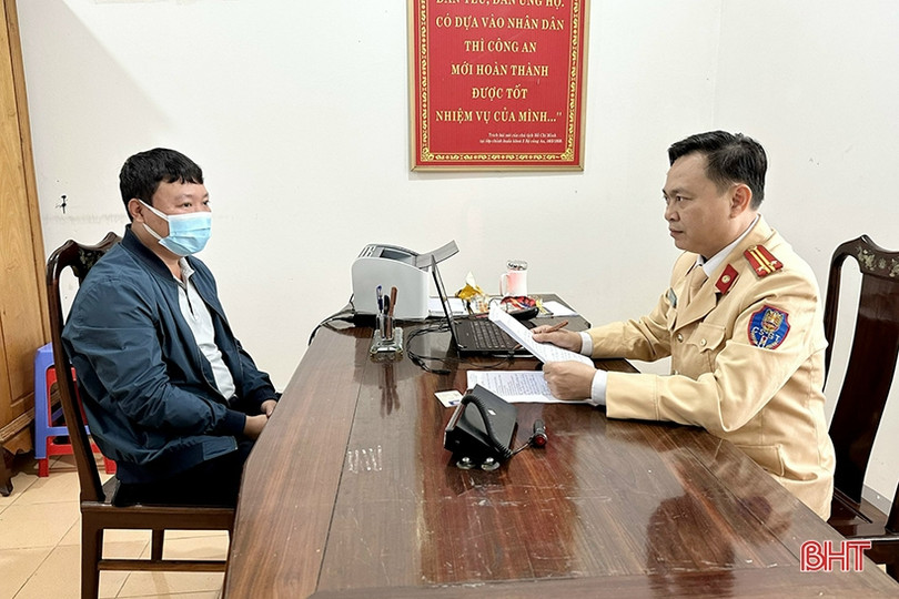 Tài xế Land Cruiser ở Hà Tĩnh tự ý lắp đặt đèn xe ưu tiên