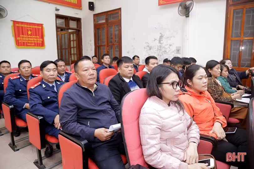 Kiên quyết xử lý tình trạng “xe dù bến cóc”, “xe trá hình tuyến cố định” ở Hà Tĩnh