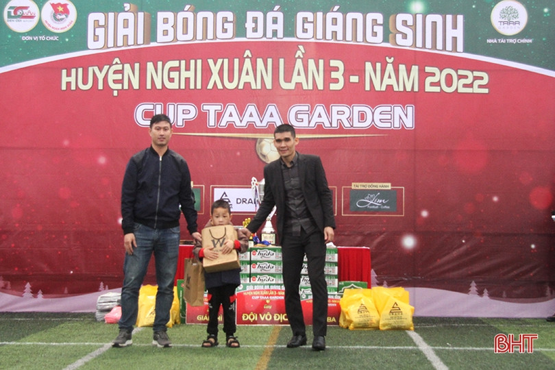 14 đội tranh tài Giải Bóng đá Giáng sinh lần thứ 3 huyện Nghi Xuân