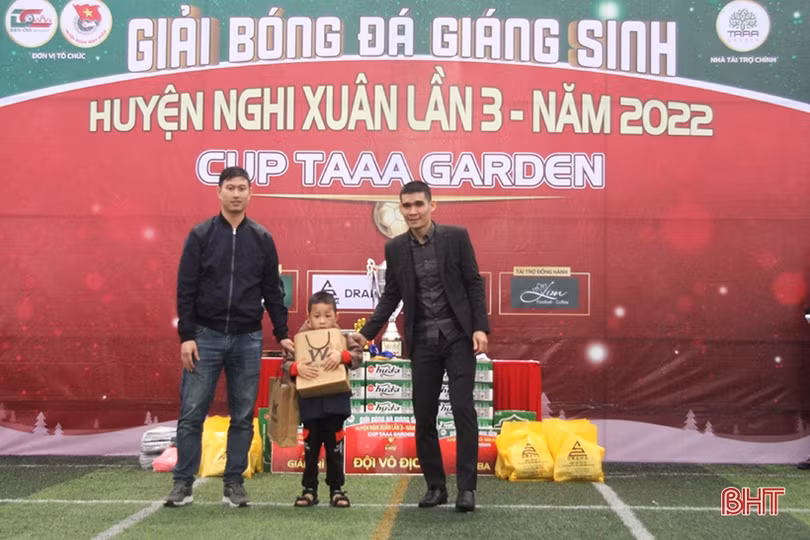 14 đội tranh tài Giải Bóng đá Giáng sinh lần thứ 3 huyện Nghi Xuân