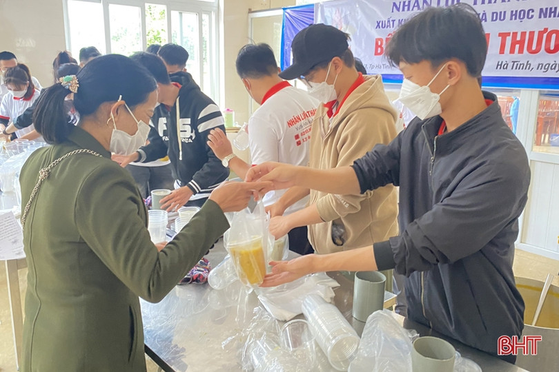 Trao gần 1.000 suất ăn cho bệnh nhân và người nhà tại BVĐK tỉnh Hà Tĩnh