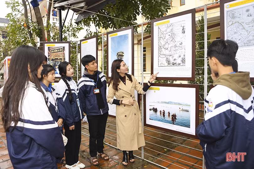 Gần 1.400 học sinh Lộc Hà tìm hiểu về chủ quyền biển đảo Tổ quốc