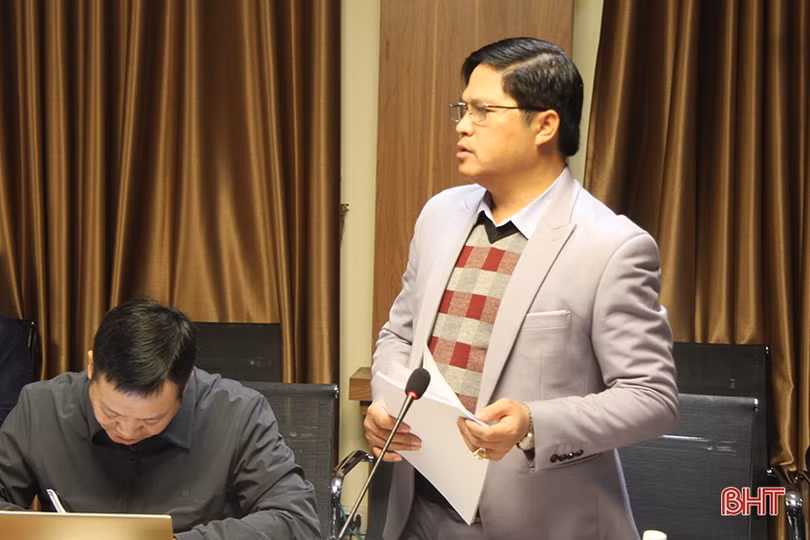 Các tổ đại biểu HĐND tỉnh thảo luận các báo cáo, tờ trình, dự thảo nghị quyết trình Kỳ họp thứ 11