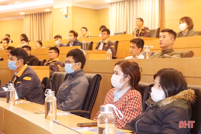 Trang bị kỹ năng sử dụng mạng xã hội cho người lao động tại Formosa Hà Tĩnh