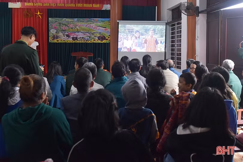 Bà con dân tộc Chứt vui Tết Chăm Cha Bới