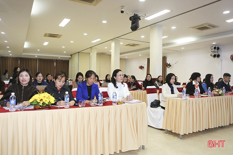 Phụ nữ Hà Tĩnh học cách ứng dụng công nghệ số trong kinh doanh