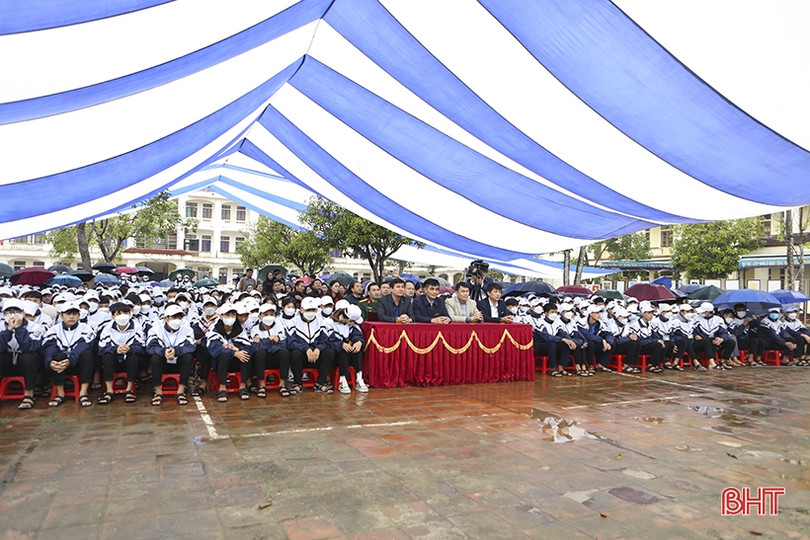 Gần 1.400 học sinh Lộc Hà tìm hiểu về chủ quyền biển đảo Tổ quốc