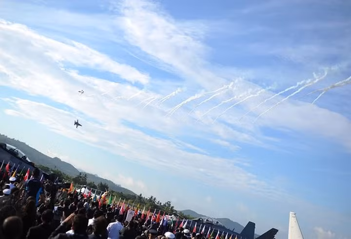 Cận cảnh dàn máy bay, tàu chiến khuấy đảo triển lãm LIMA-2019