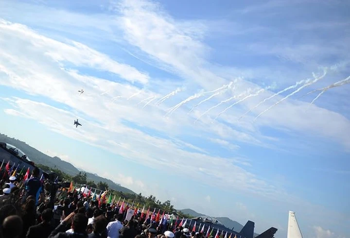 Cận cảnh dàn máy bay, tàu chiến khuấy đảo triển lãm LIMA-2019