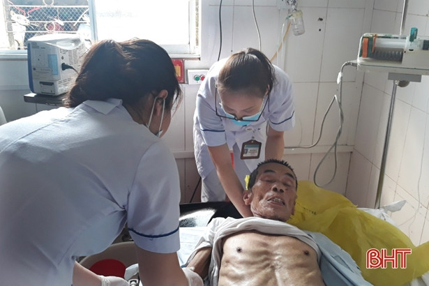 Bệnh viện đa khoa Đức Thọ tặng 42 suất quà cho bệnh nhân nghèo chạy thận