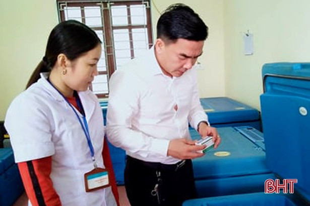 Hơn 1.000 trẻ ở Hà Tĩnh được tiêm vắc-xin ComBE Five an toàn